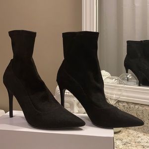 BLACK VELVET BOOTIES/HEELS